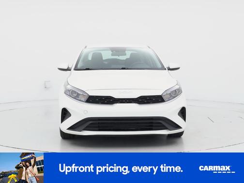 White 2022 Kia Forte FE
