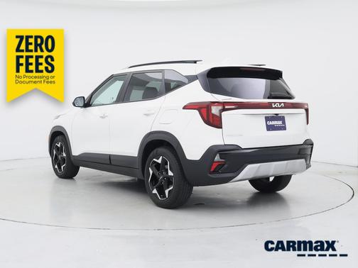 White 2025 Kia Seltos S