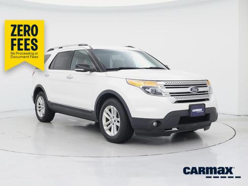 White 2015 Ford Explorer XLT
