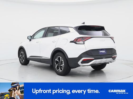 White 2025 Kia Sportage LX