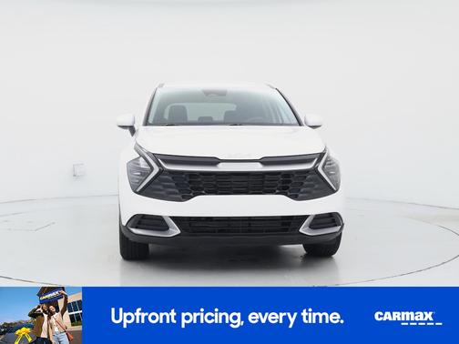 White 2025 Kia Sportage LX
