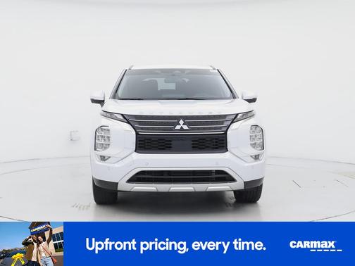 White 2024 Mitsubishi Outlander SE