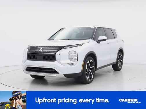 White 2024 Mitsubishi Outlander SE
