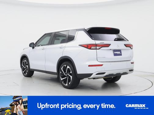 White 2024 Mitsubishi Outlander SE