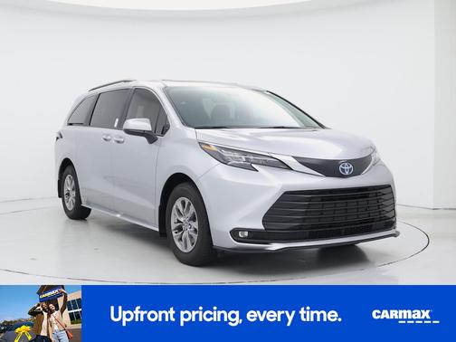 Silver 2025 Toyota Sienna XLE