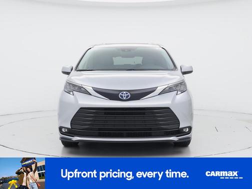 Silver 2025 Toyota Sienna XLE