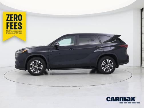 Black 2024 Toyota Highlander LE