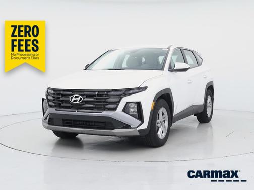 White 2025 Hyundai TUCSON SE