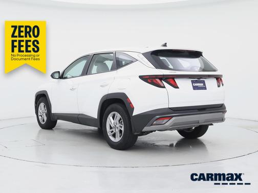 White 2025 Hyundai TUCSON SE