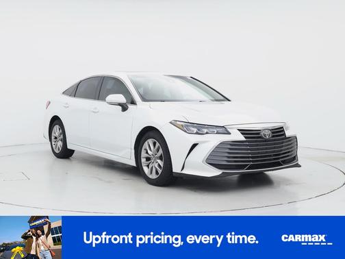 White 2019 Toyota Avalon XLE