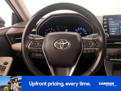 White 2019 Toyota Avalon XLE