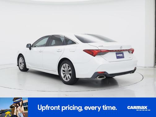 White 2019 Toyota Avalon XLE