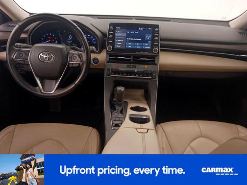 White 2019 Toyota Avalon XLE