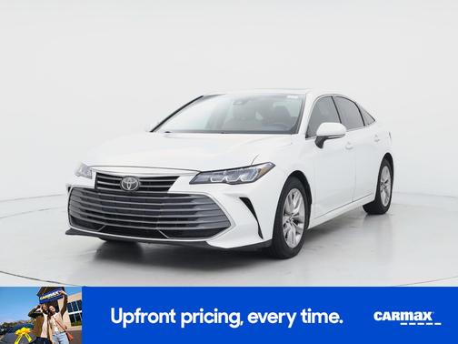 White 2019 Toyota Avalon XLE