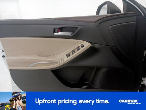 White 2019 Toyota Avalon XLE