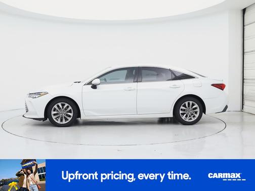 White 2019 Toyota Avalon XLE
