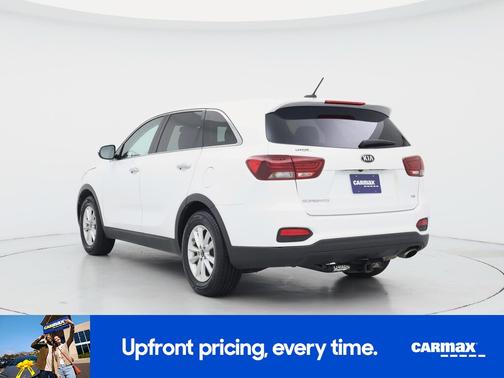 White 2019 Kia Sorento LX