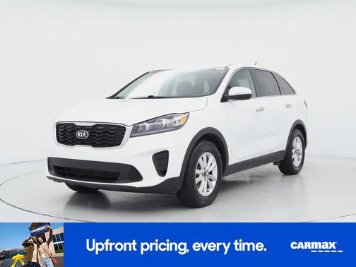 White 2019 Kia Sorento LX