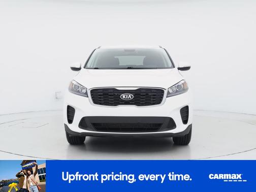 White 2019 Kia Sorento LX