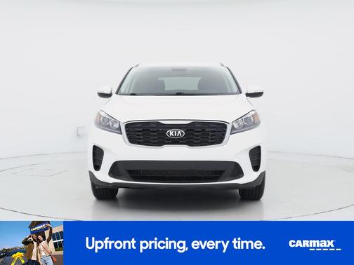 White 2019 Kia Sorento LX