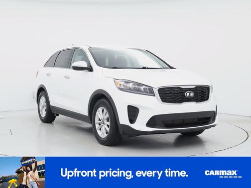 White 2019 Kia Sorento LX