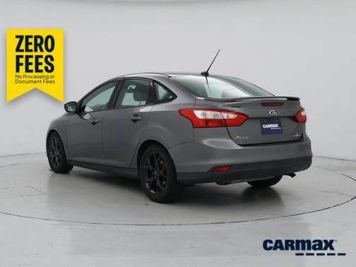 Gray 2014 Ford Focus SE