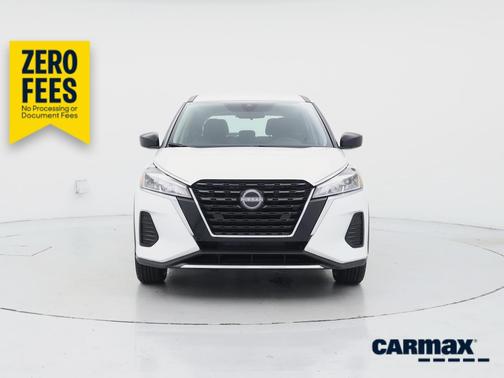White 2024 Nissan Kicks S