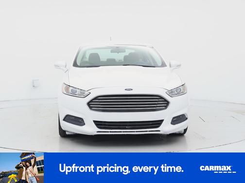 White 2016 Ford Fusion SE