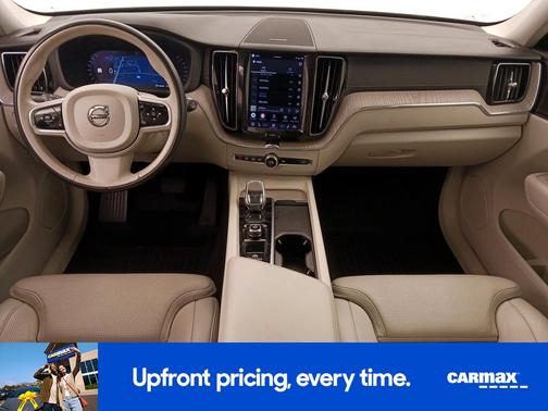 White 2022 Volvo XC60 B5 Inscription