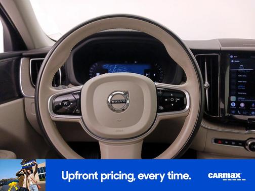 White 2022 Volvo XC60 B5 Inscription