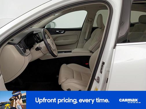 White 2022 Volvo XC60 B5 Inscription