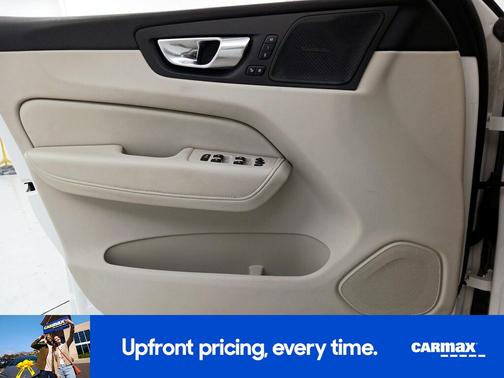 White 2022 Volvo XC60 B5 Inscription