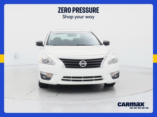 White 2015 Nissan Altima SV