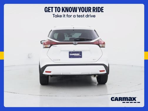 White 2022 Nissan Kicks SV