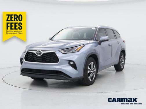Gray 2022 Toyota Highlander XLE