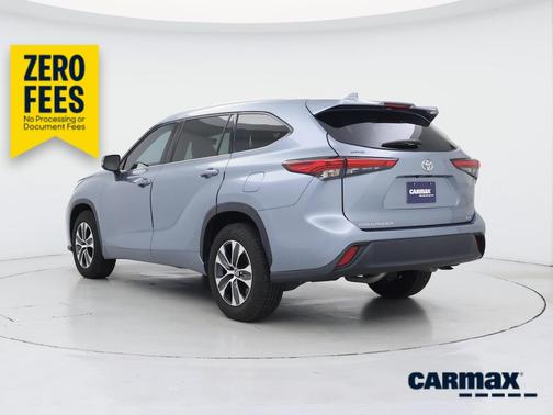 Gray 2022 Toyota Highlander XLE