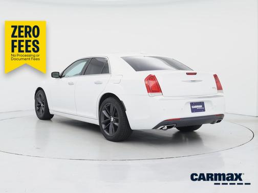 White 2015 Chrysler 300 C
