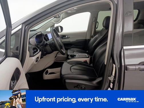 Gray 2023 Chrysler Pacifica Touring L