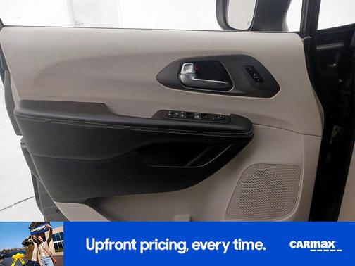 Gray 2023 Chrysler Pacifica Touring L