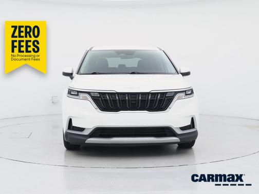 White 2022 Kia Carnival LXS