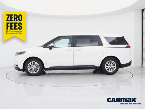 White 2022 Kia Carnival LXS