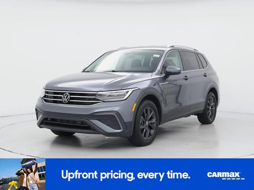 Gray 2024 Volkswagen Tiguan SE