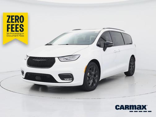 White 2024 Chrysler Pacifica Limited