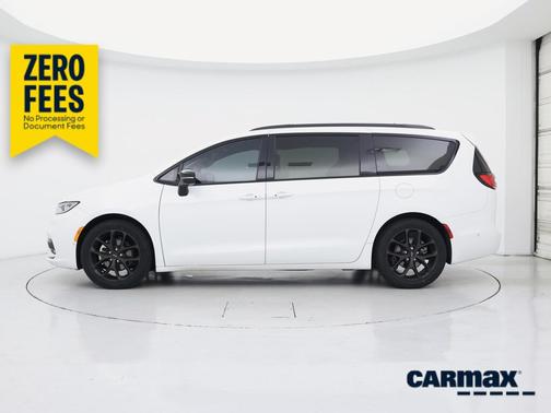 White 2024 Chrysler Pacifica Limited