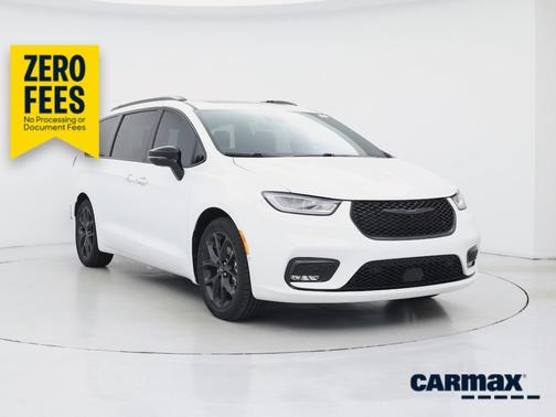 White 2024 Chrysler Pacifica Limited