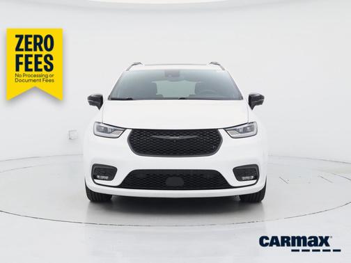 White 2024 Chrysler Pacifica Limited