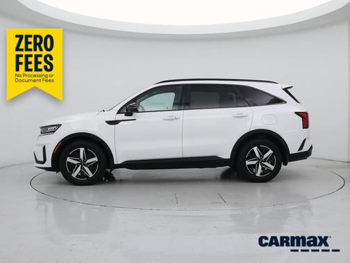 White 2023 Kia Sorento S
