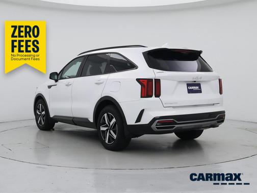 White 2023 Kia Sorento S