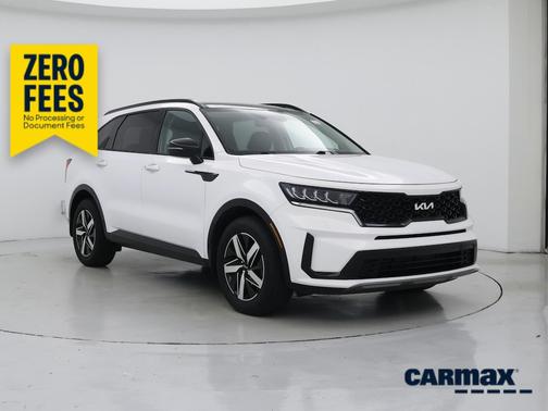 White 2023 Kia Sorento S