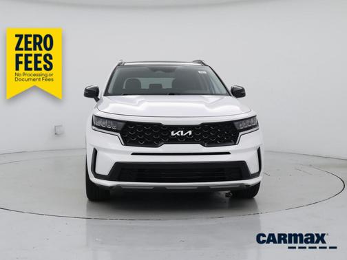 White 2023 Kia Sorento S
